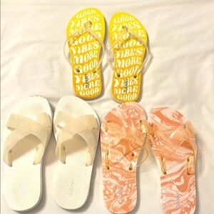 Old Navy women's Set of Three Stylish Flip Flops